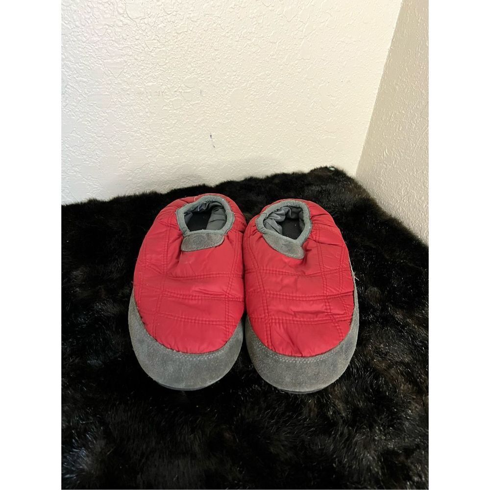 Acorn‎ Women’s Maroon Burgundy Puffer Slip On Slipper Shoes Size 6.5- 7.5